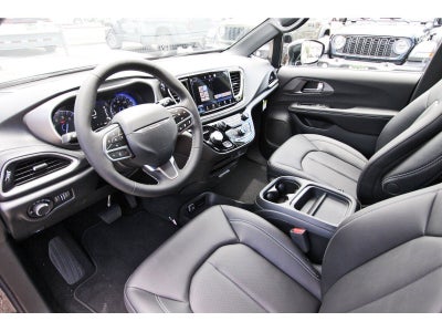 2027 Chrysler Pacifica Select FWD