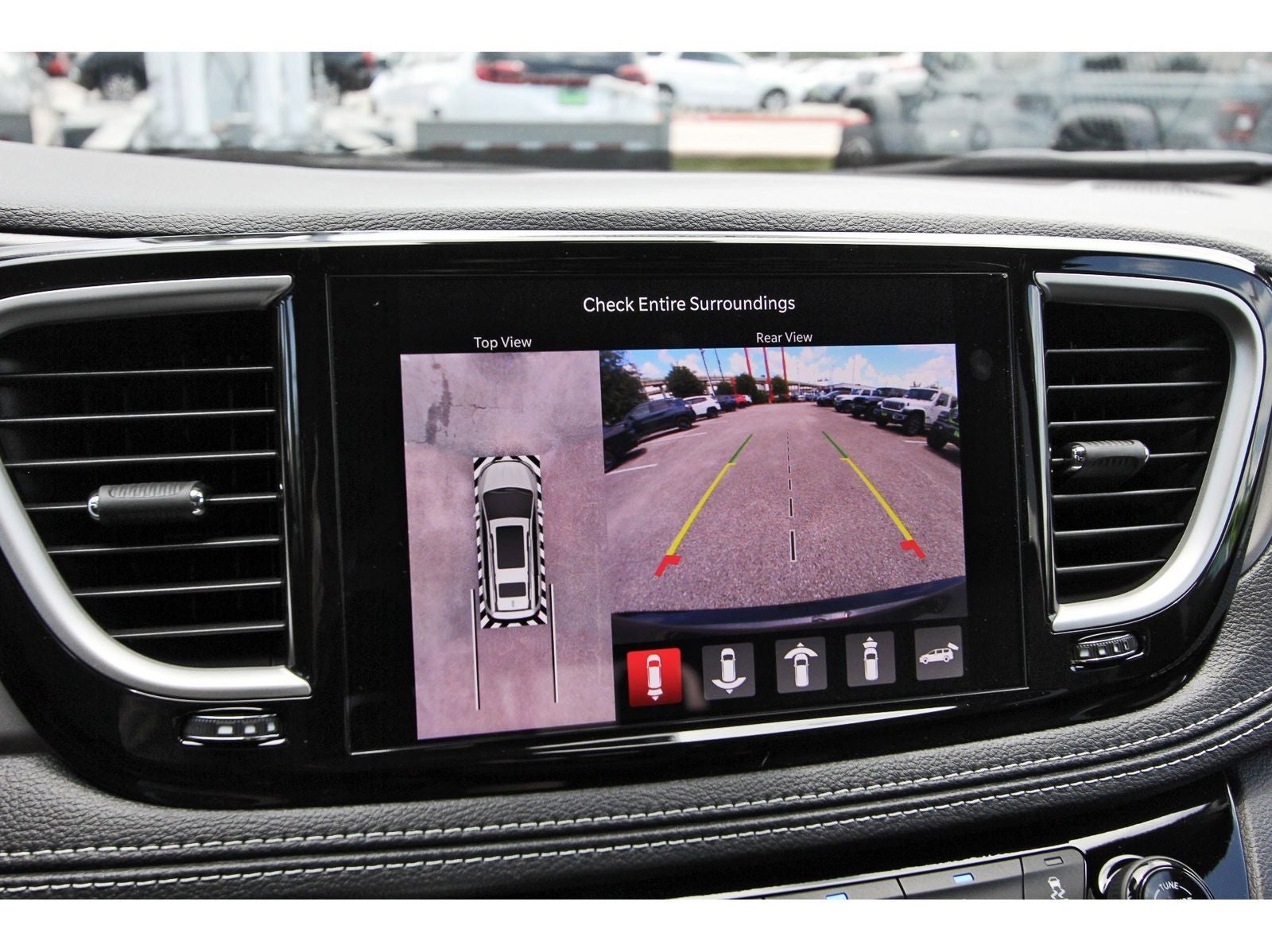 2027 Chrysler Pacifica Select FWD