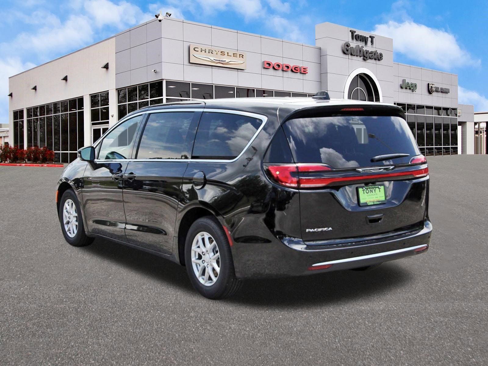 2027 Chrysler Pacifica Select FWD