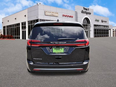 2027 Chrysler Pacifica Select FWD