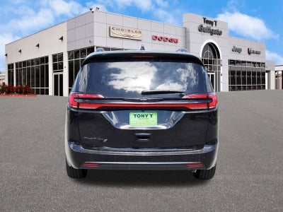 2026 Chrysler Pacifica Select FWD