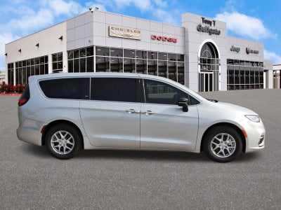 2026 Chrysler Pacifica Select FWD