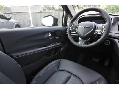 2026 Chrysler Pacifica Select FWD