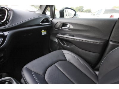 2026 Chrysler Pacifica Select FWD