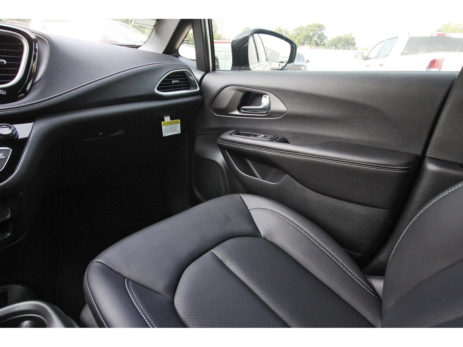 2026 Chrysler Pacifica Select FWD