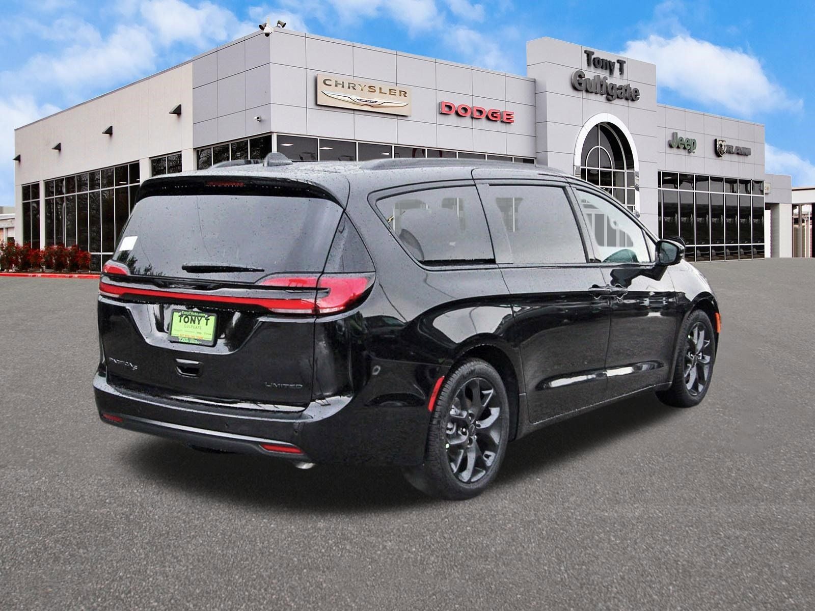 2027 Chrysler Pacifica Limited FWD