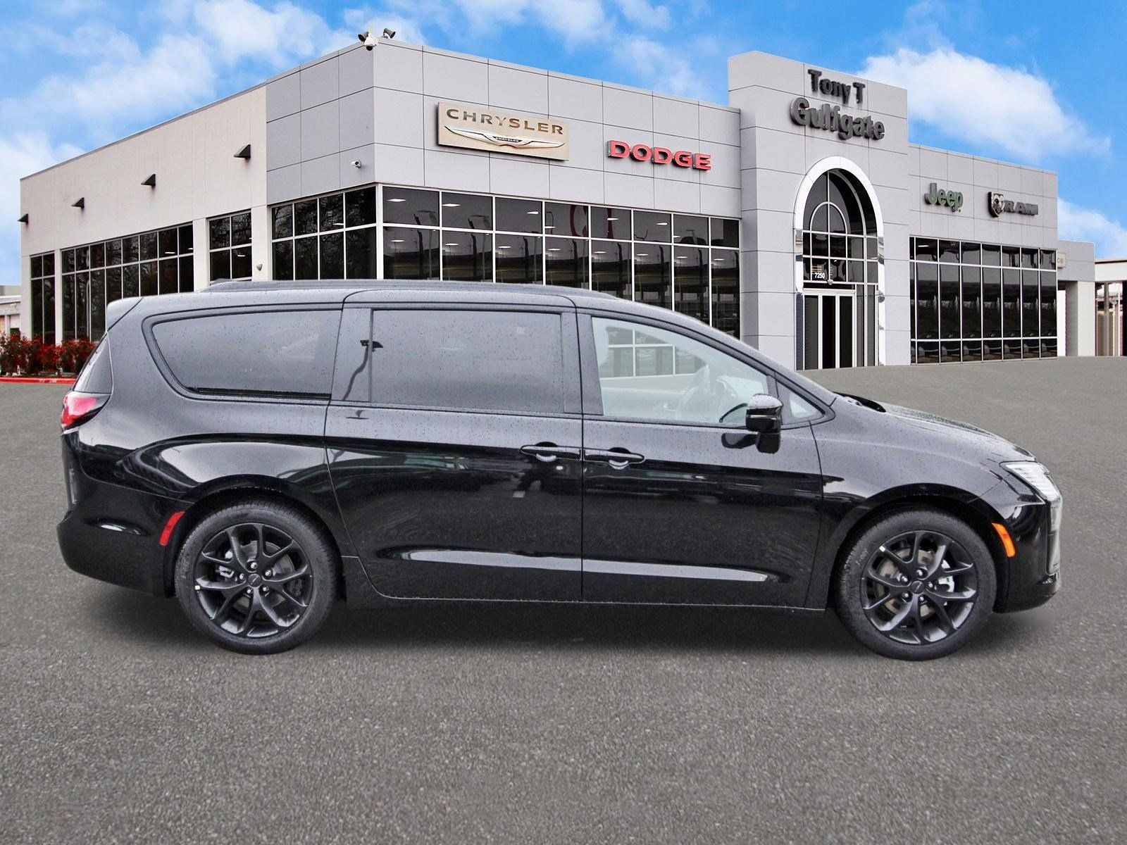 2027 Chrysler Pacifica Limited FWD