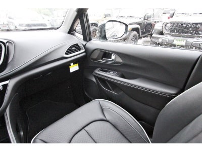 2027 Chrysler Pacifica Limited FWD