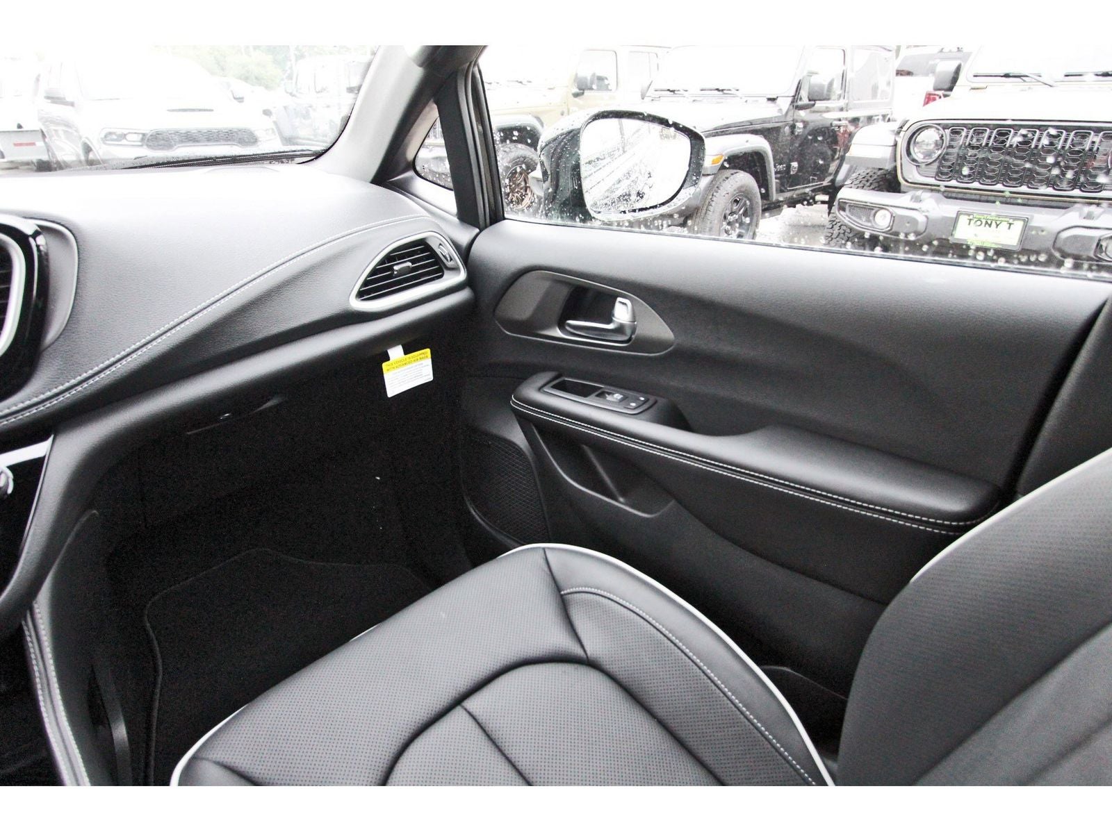 2027 Chrysler Pacifica Limited FWD