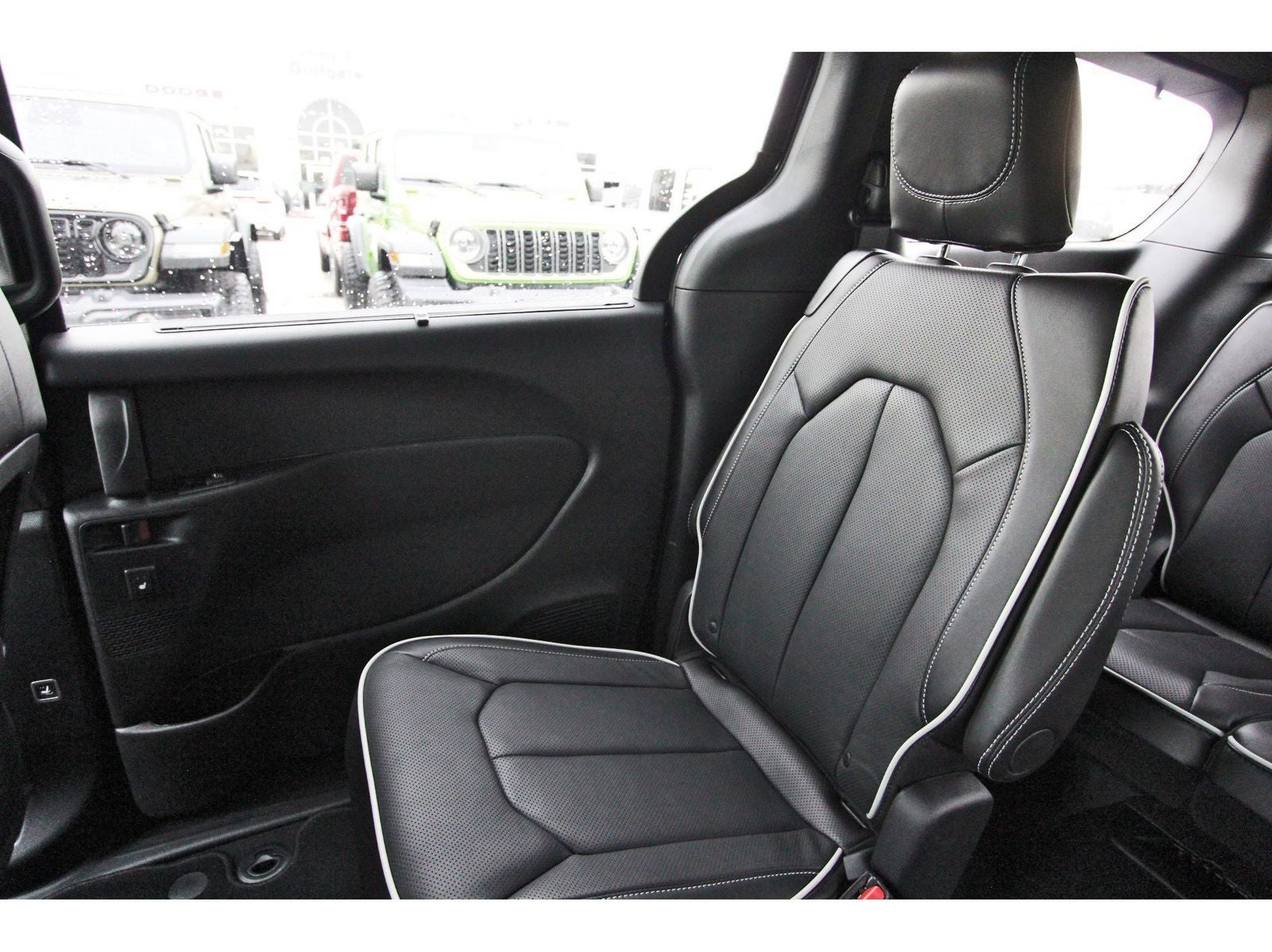 2027 Chrysler Pacifica Limited FWD
