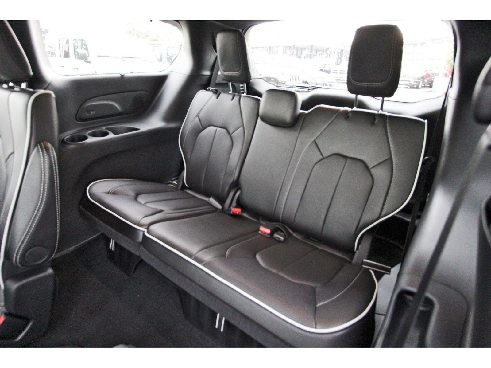 2027 Chrysler Pacifica Limited FWD