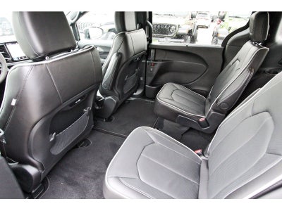 2027 Chrysler Pacifica Limited FWD