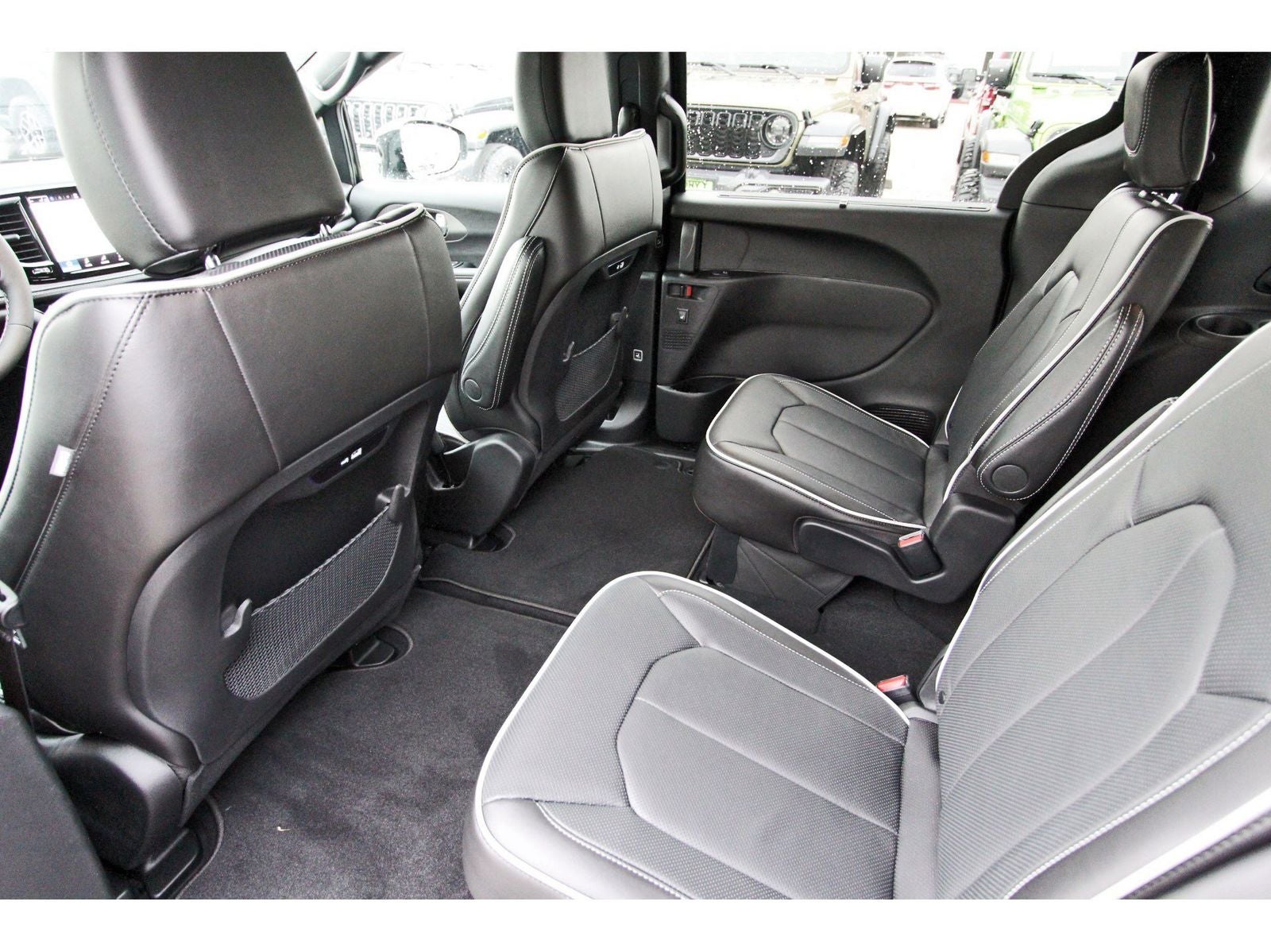 2027 Chrysler Pacifica Limited FWD