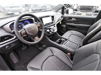 2027 Chrysler Pacifica Limited FWD
