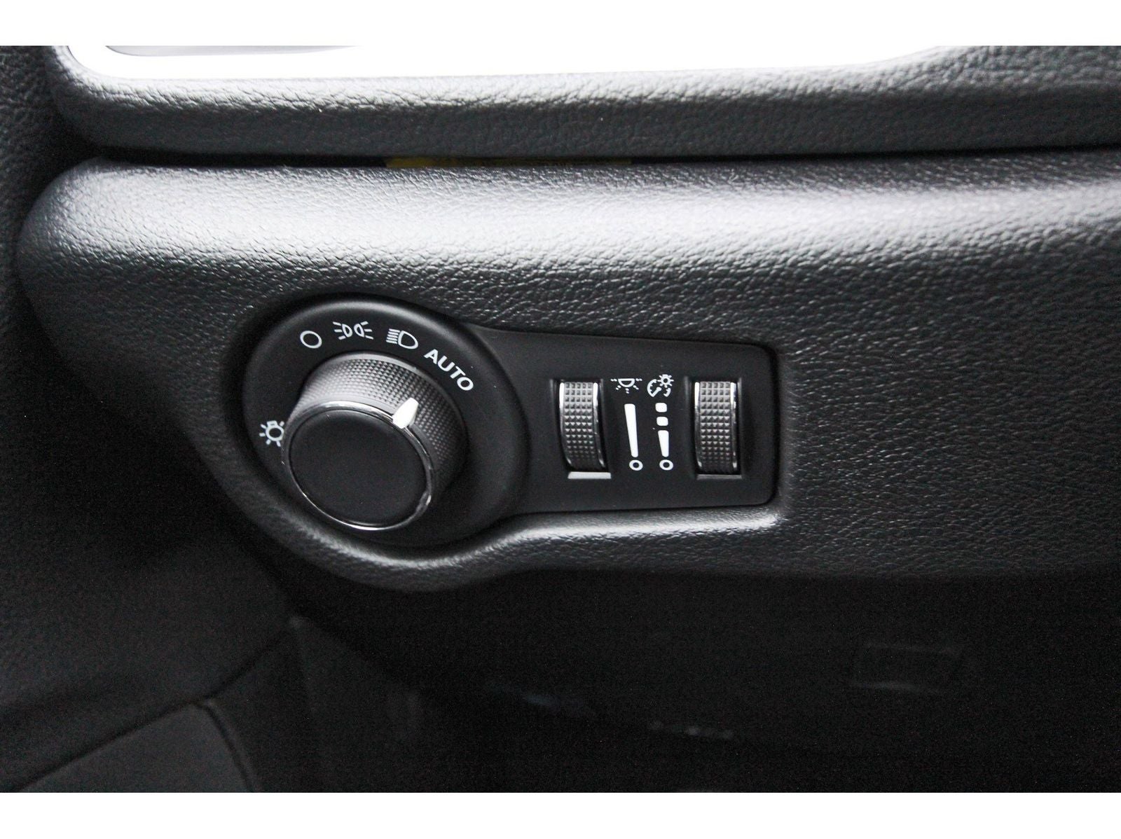 2027 Chrysler Pacifica Limited FWD