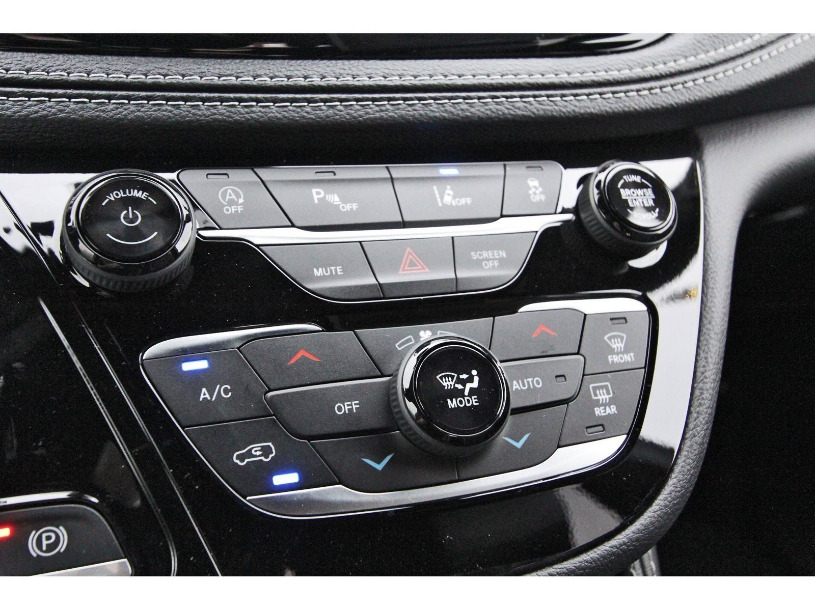 2027 Chrysler Pacifica Limited FWD