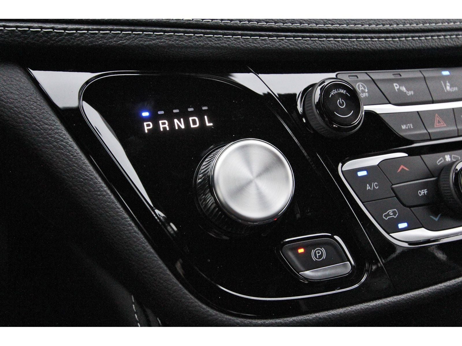2027 Chrysler Pacifica Limited FWD