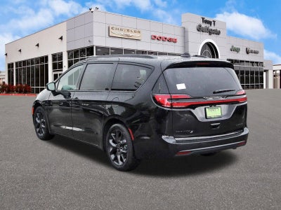 2027 Chrysler Pacifica Limited FWD