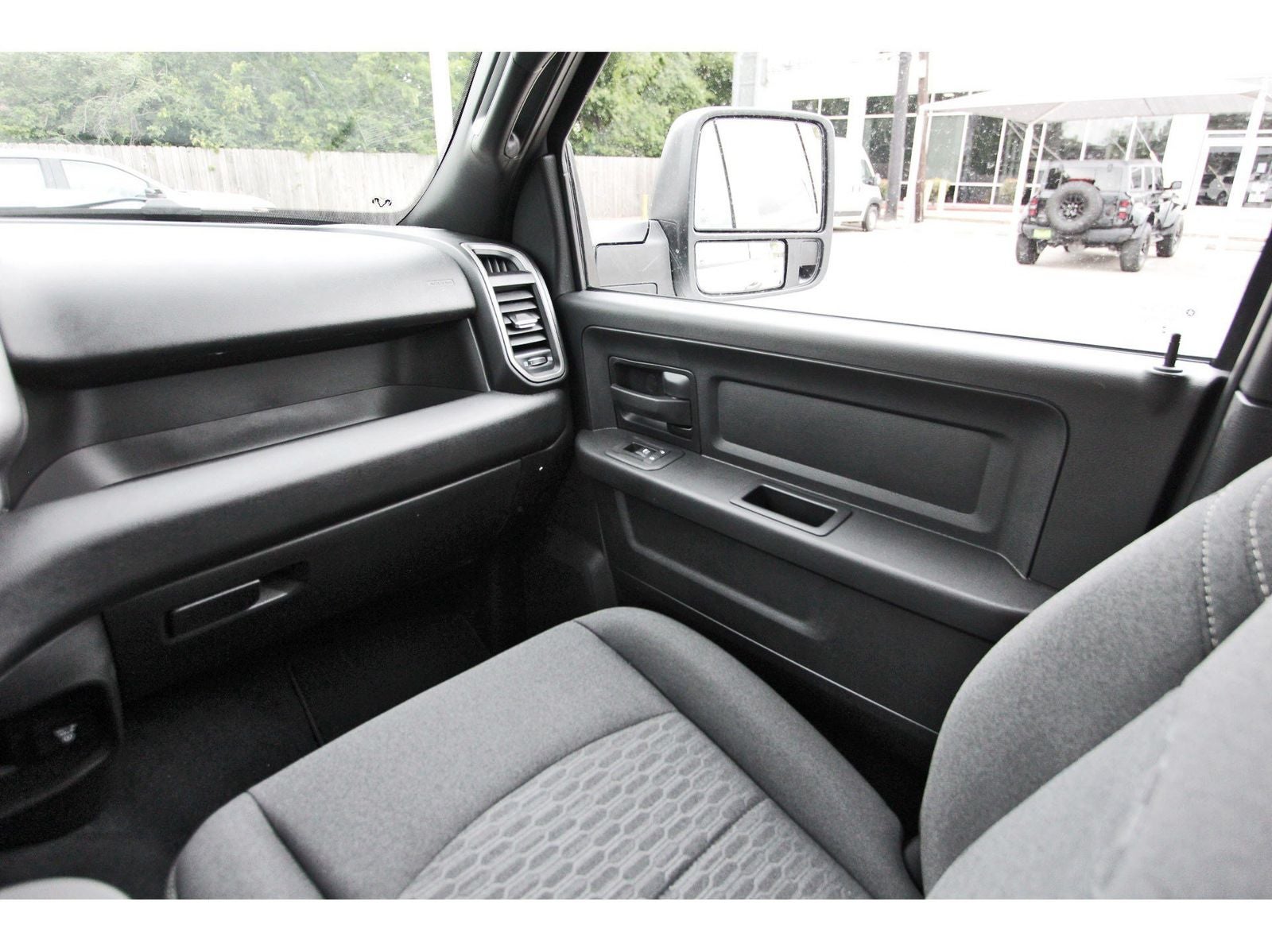 2026 RAM 2500 Black Express 4x4 Crew Cab 6'4" Box