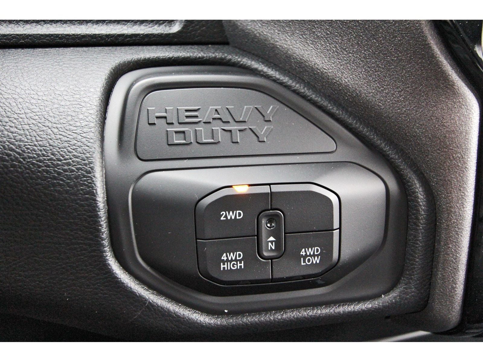 2026 RAM 2500 Black Express 4x4 Crew Cab 6'4" Box