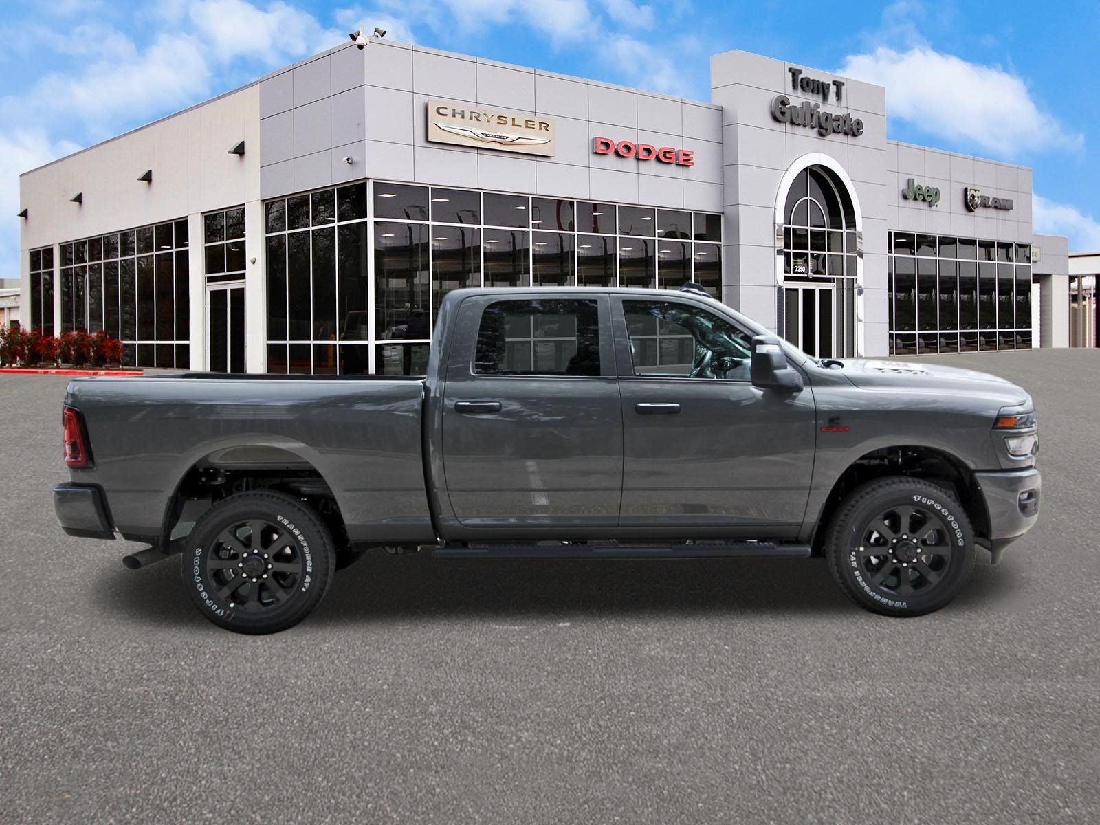 2026 RAM 2500 Black Express 4x4 Crew Cab 6'4" Box