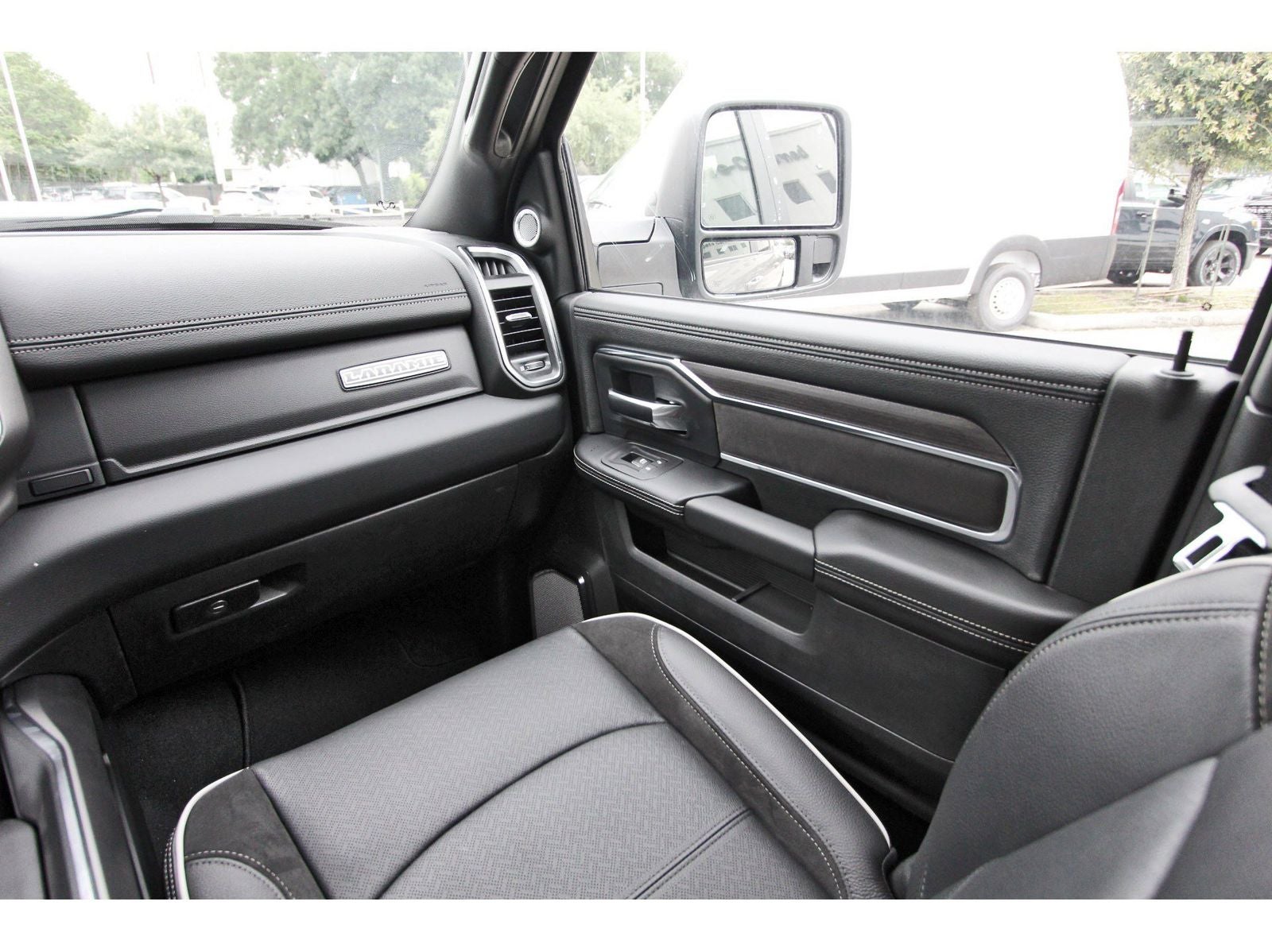 2026 RAM 2500 Laramie 4x4 Mega Cab 6'4" Box
