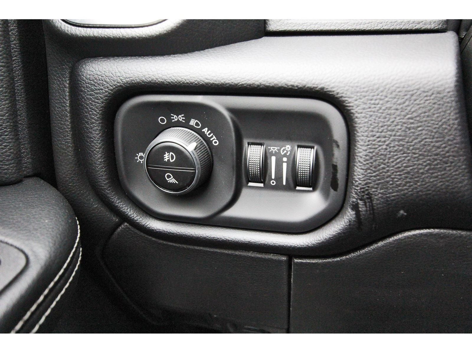 2026 RAM 2500 Laramie 4x4 Mega Cab 6'4" Box