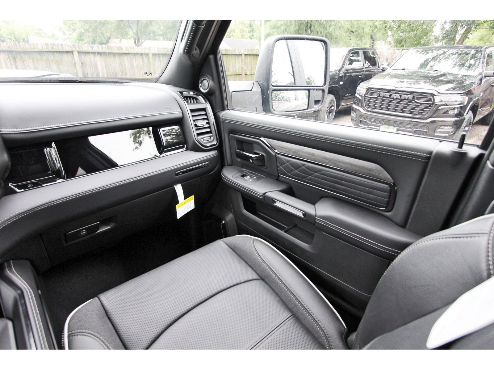 2026 RAM 2500 Limited 4x4 Mega Cab 6'4" Box