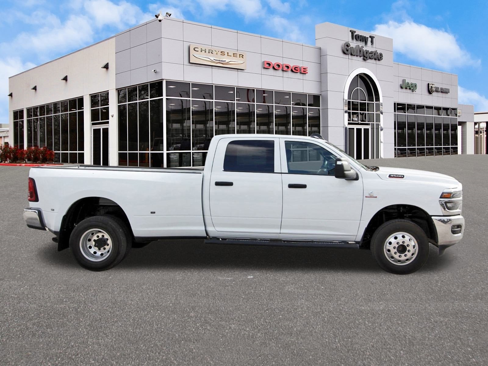 2026 RAM 3500 Tradesman 4x4 Crew Cab 8' Box