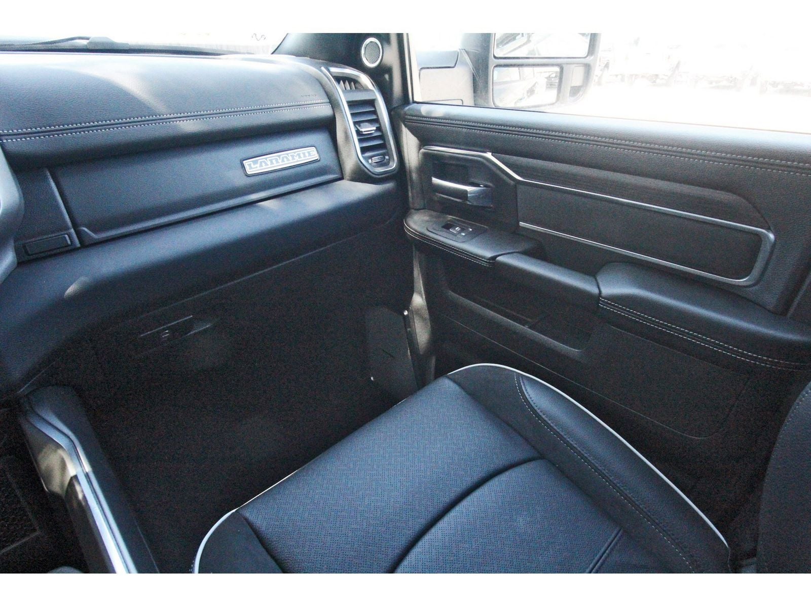 2026 RAM 3500 Laramie 4x4 Crew Cab 8' Box