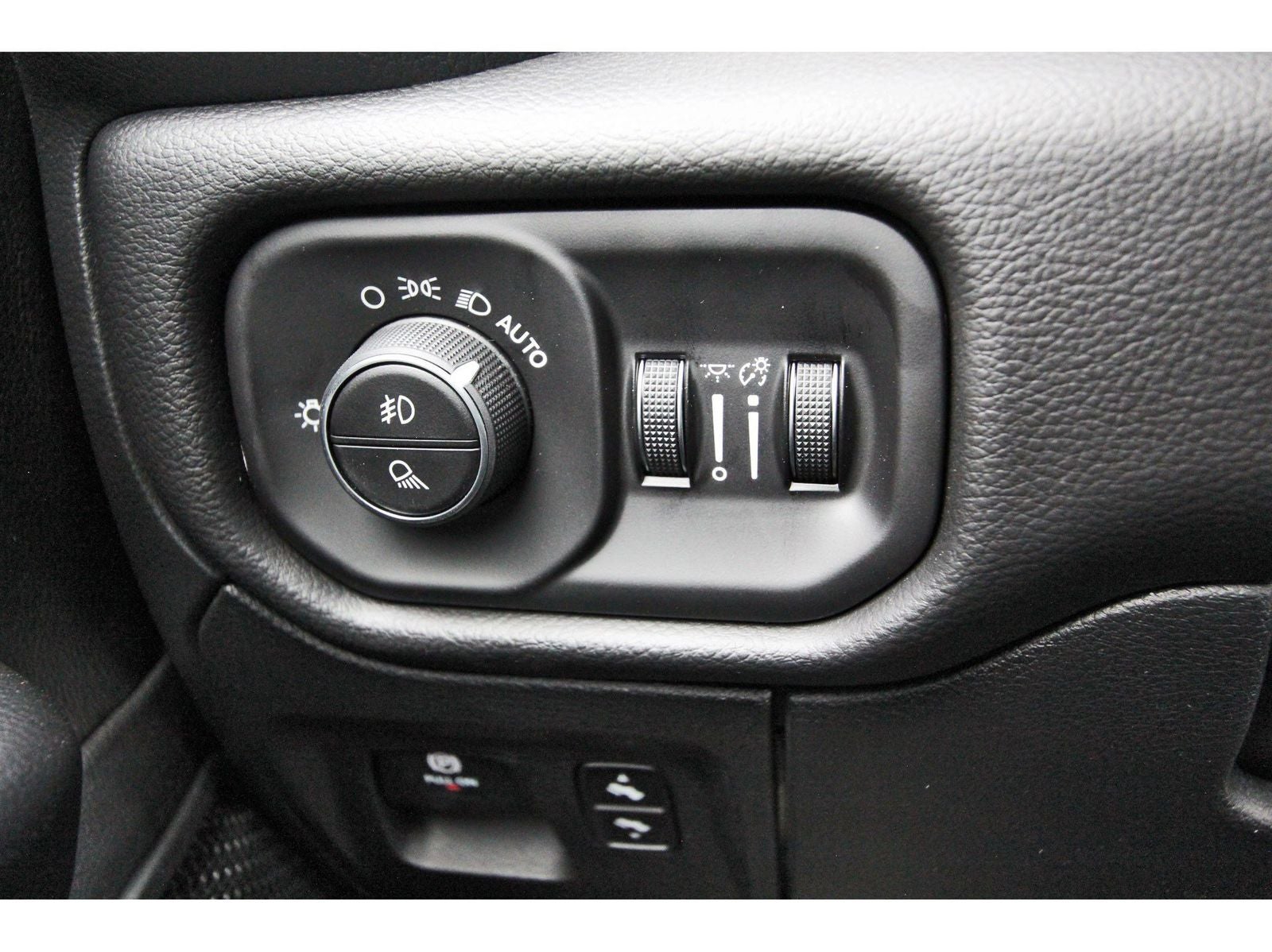 2026 RAM 1500 Big Horn/Lone Star Lone Star 4x2 Crew Cab 5'7" Box