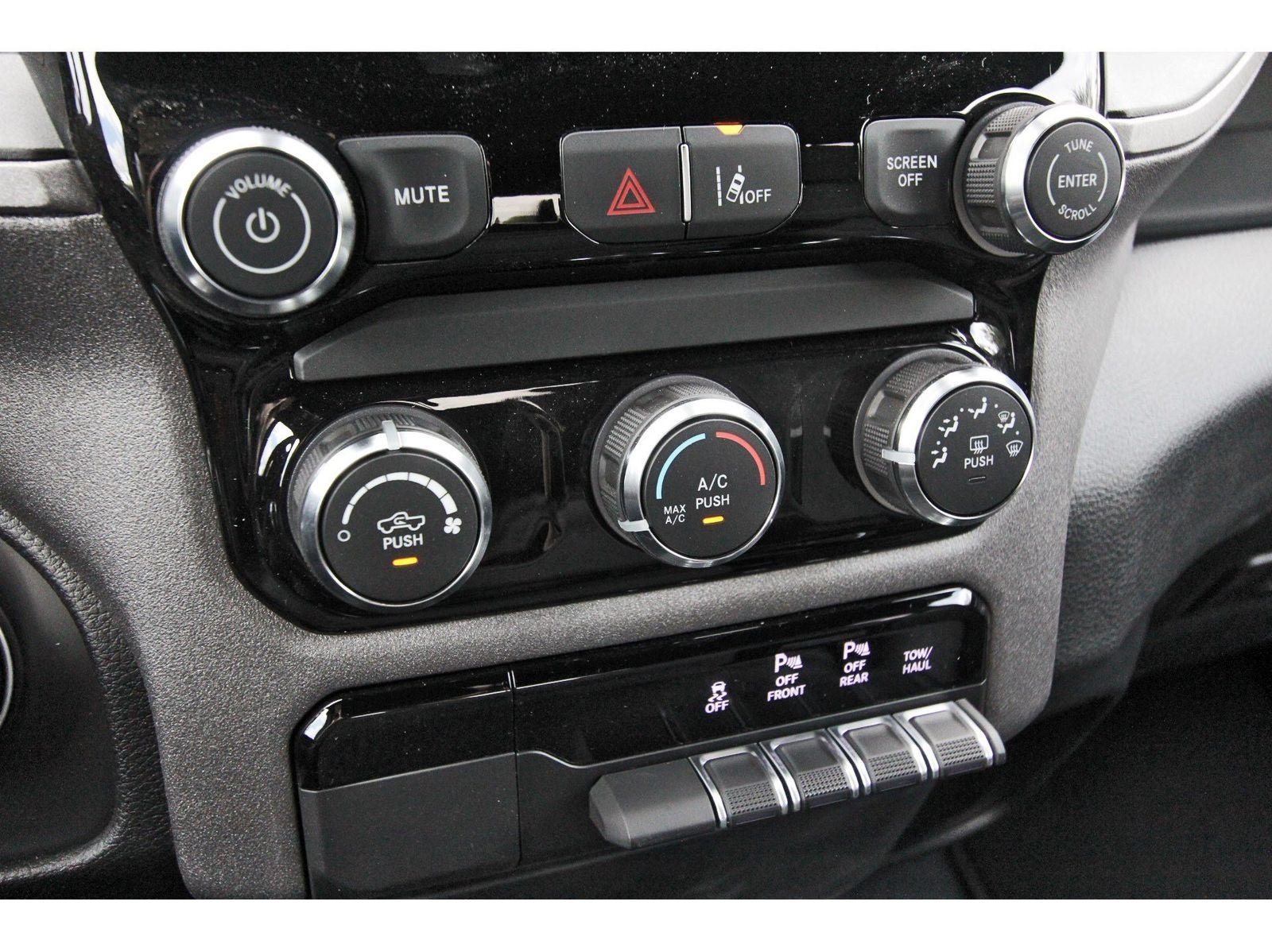 2026 RAM 1500 Express 4x2 Crew Cab 5'7" Box