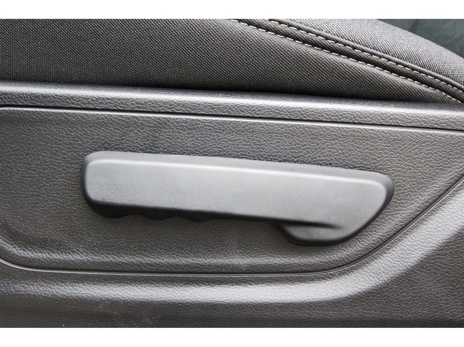 2026 RAM 1500 Express 4x2 Crew Cab 5'7" Box