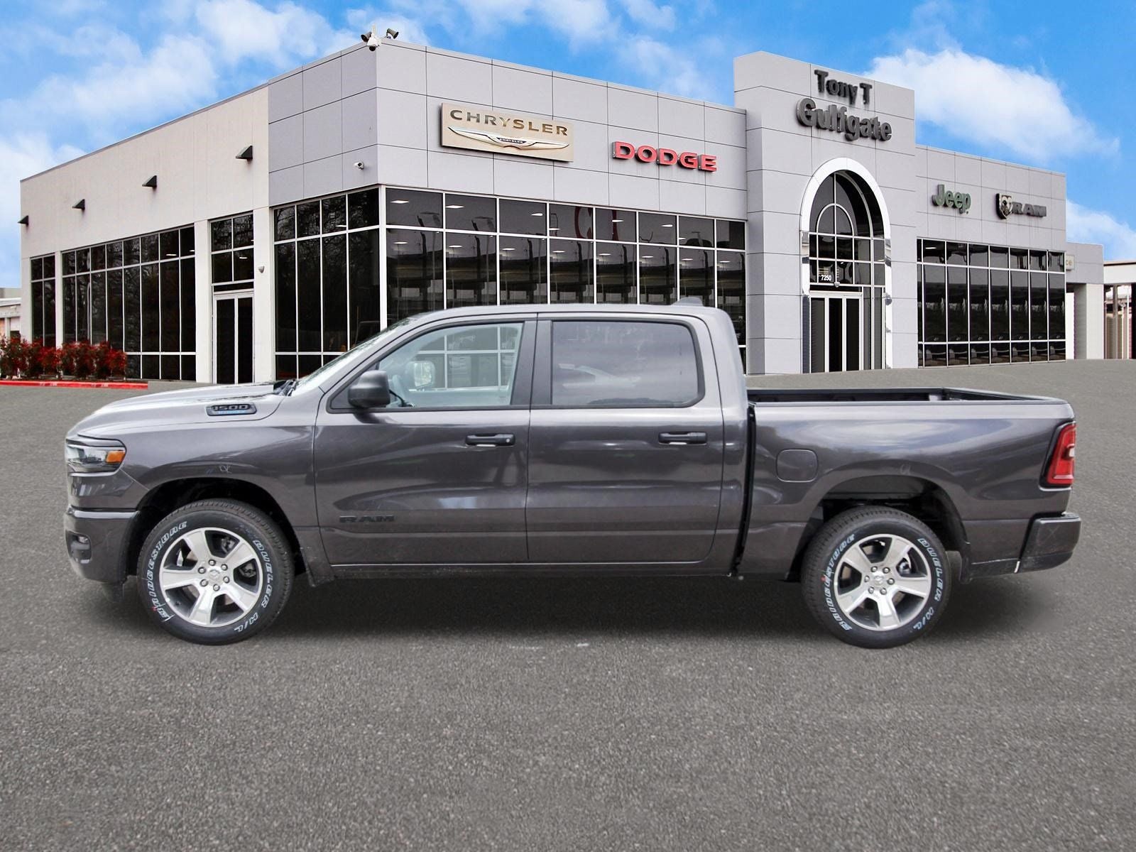 2026 RAM 1500 Express 4x2 Crew Cab 5'7" Box