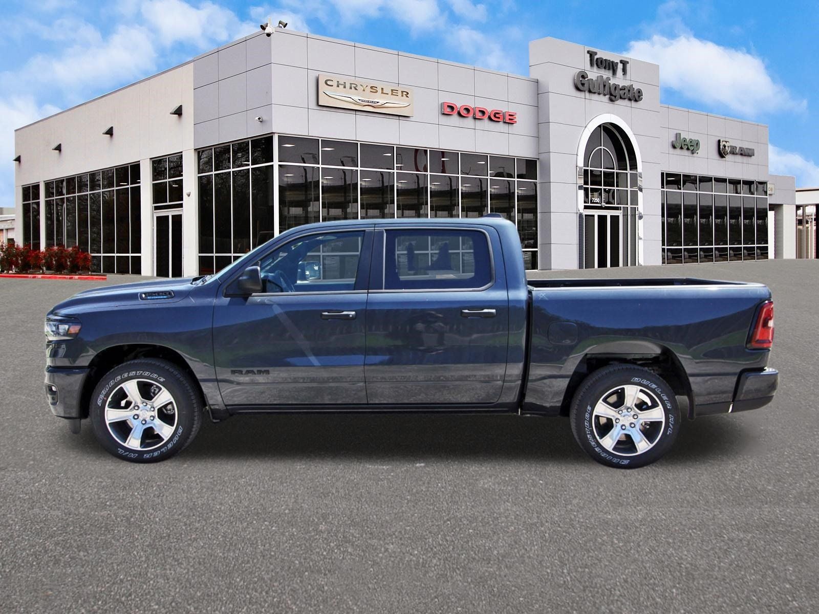 2026 RAM 1500 Express 4x2 Crew Cab 5'7" Box