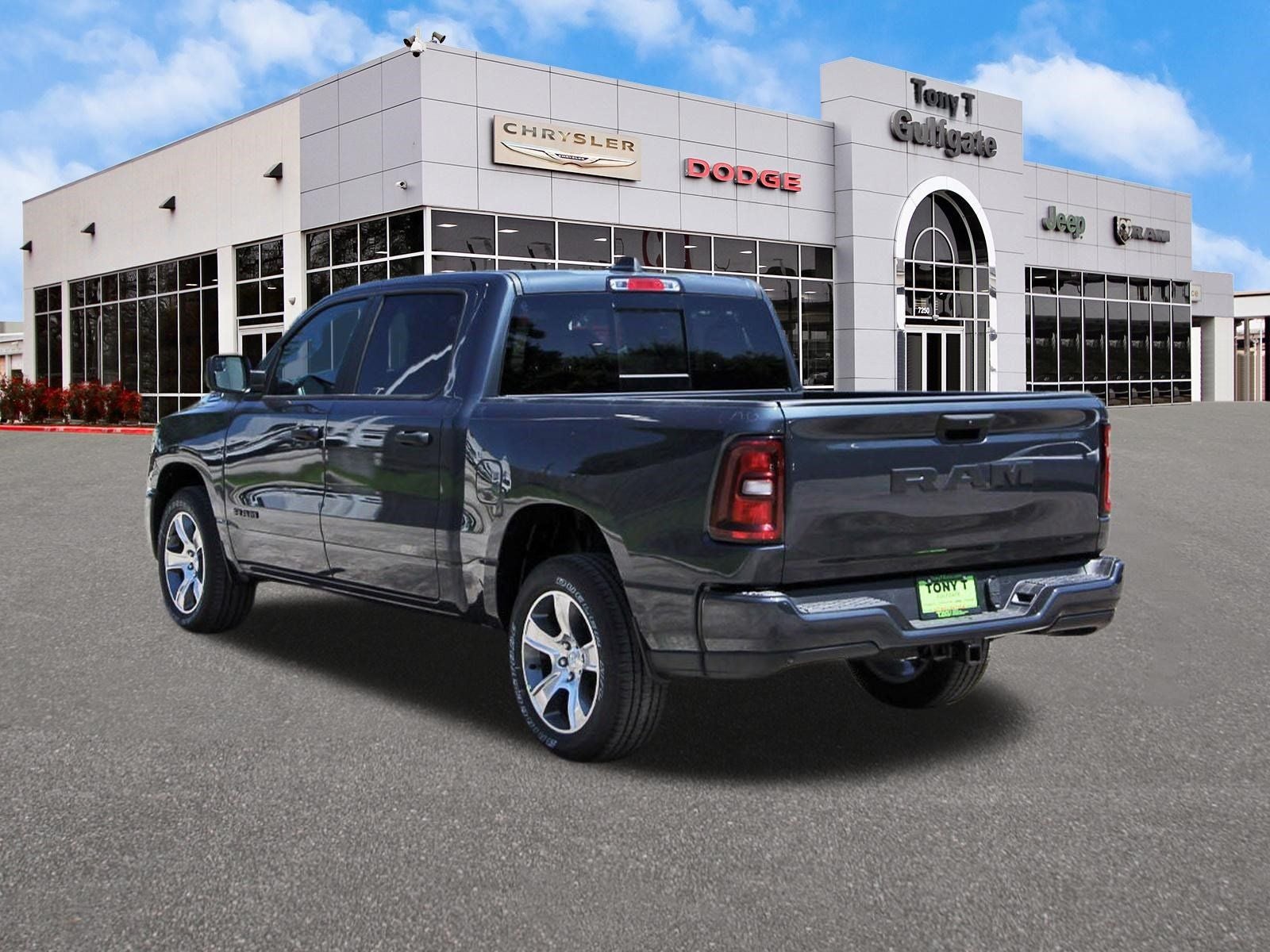 2026 RAM 1500 Express 4x2 Crew Cab 5'7" Box