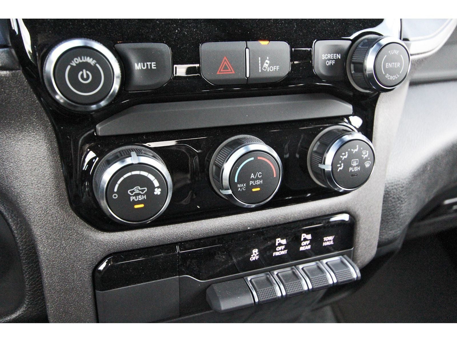2026 RAM 1500 Express 4x2 Crew Cab 5'7" Box