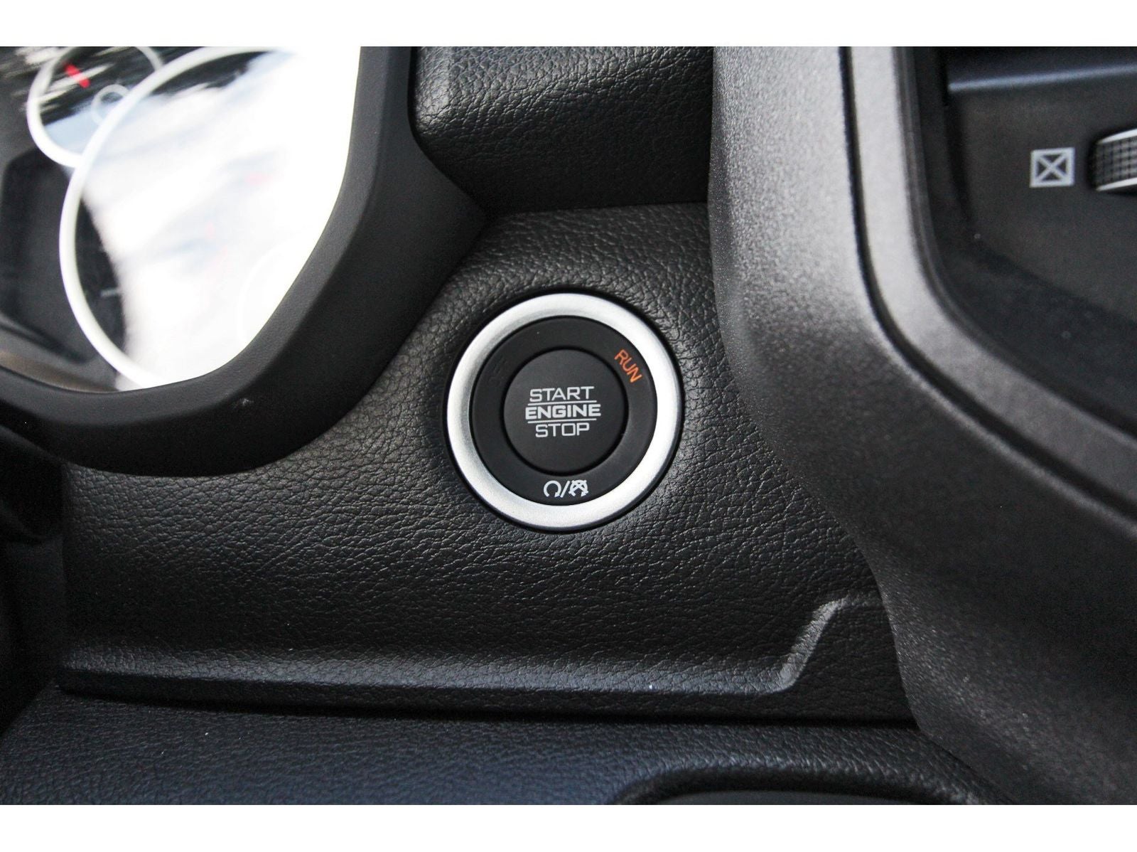 2026 RAM 1500 Express 4x2 Crew Cab 5'7" Box