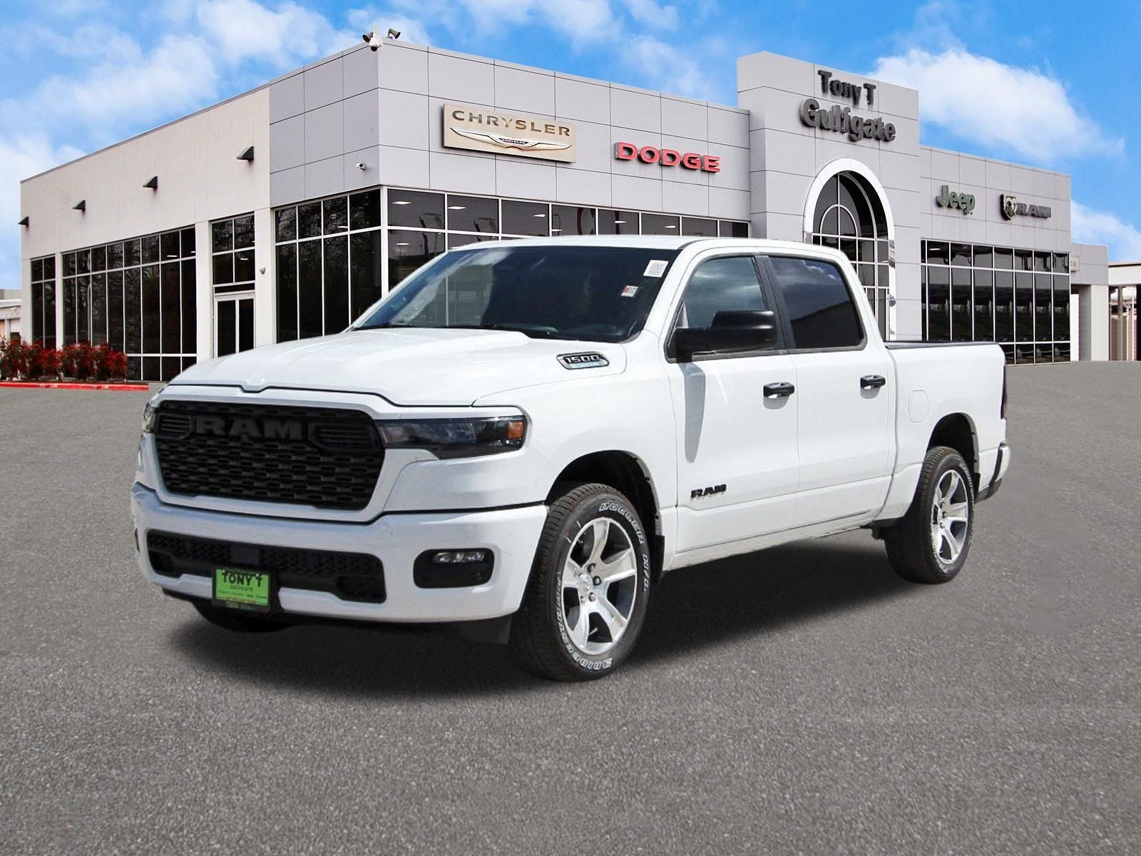 2026 RAM 1500 Express 4x2 Crew Cab 5'7" Box