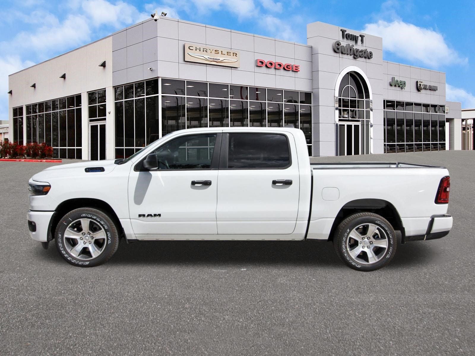 2026 RAM 1500 Express 4x2 Crew Cab 5'7" Box