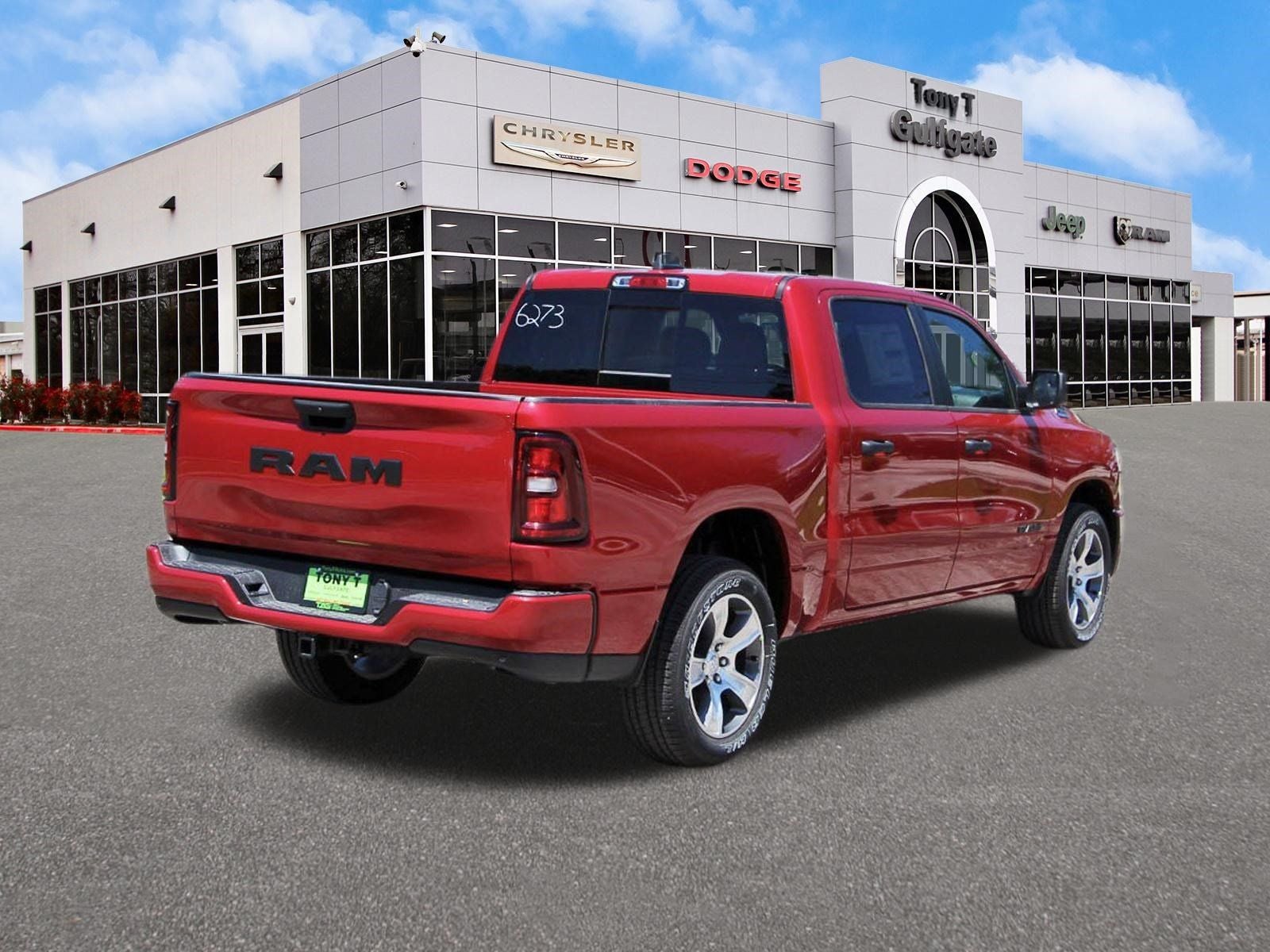 2026 RAM 1500 Express 4x2 Crew Cab 5'7" Box