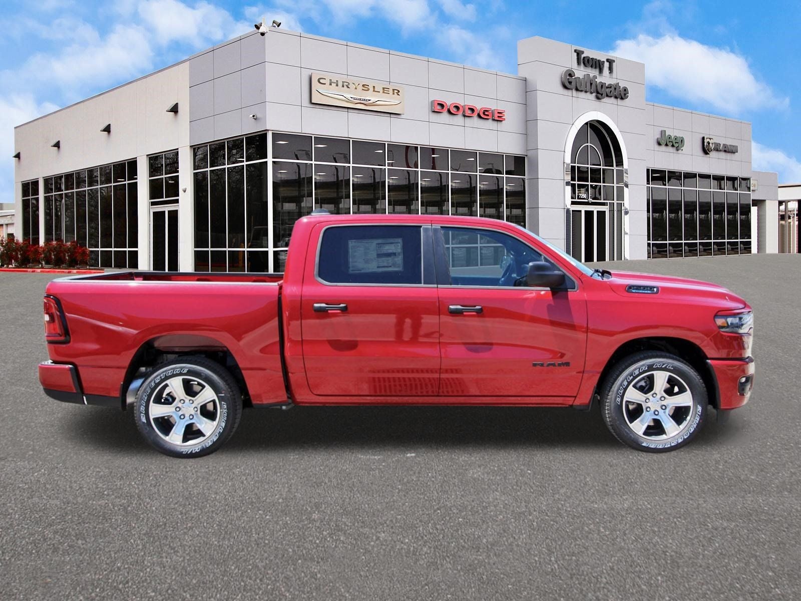 2026 RAM 1500 Express 4x2 Crew Cab 5'7" Box