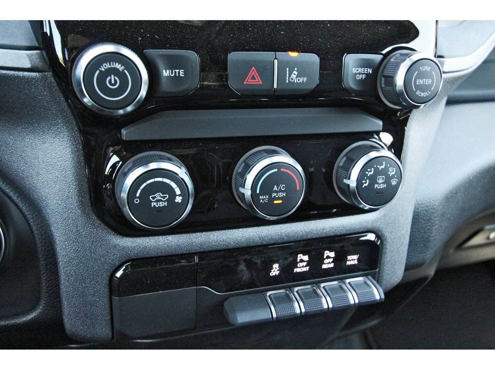 2026 RAM 1500 Express 4x2 Crew Cab 5'7" Box