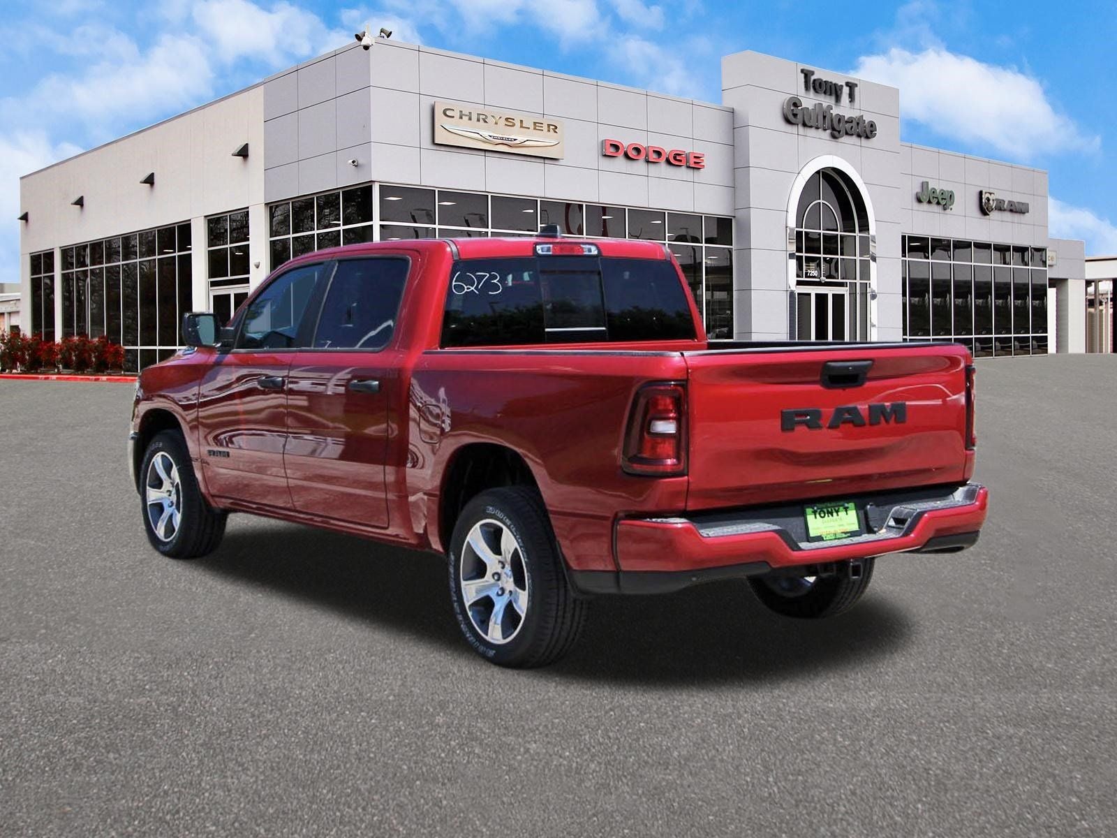 2026 RAM 1500 Express 4x2 Crew Cab 5'7" Box