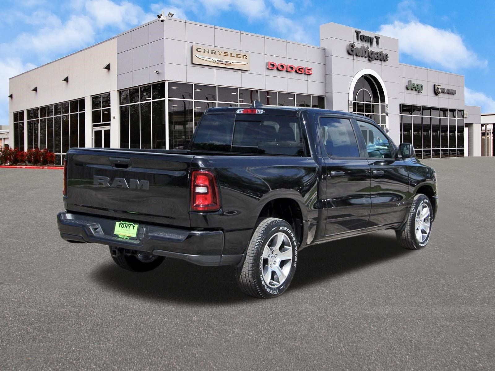 2026 RAM 1500 Express 4x2 Crew Cab 5'7" Box
