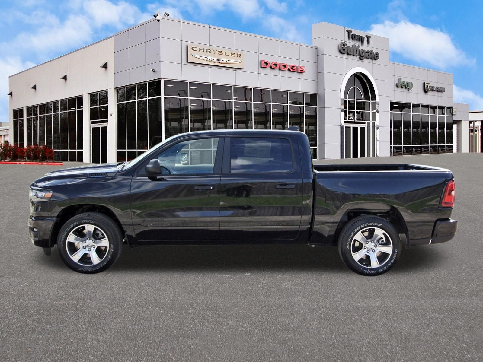 2026 RAM 1500 Express 4x2 Crew Cab 5'7" Box