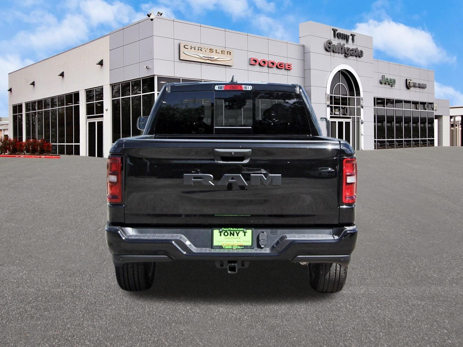 2026 RAM 1500 Express 4x2 Crew Cab 5'7" Box