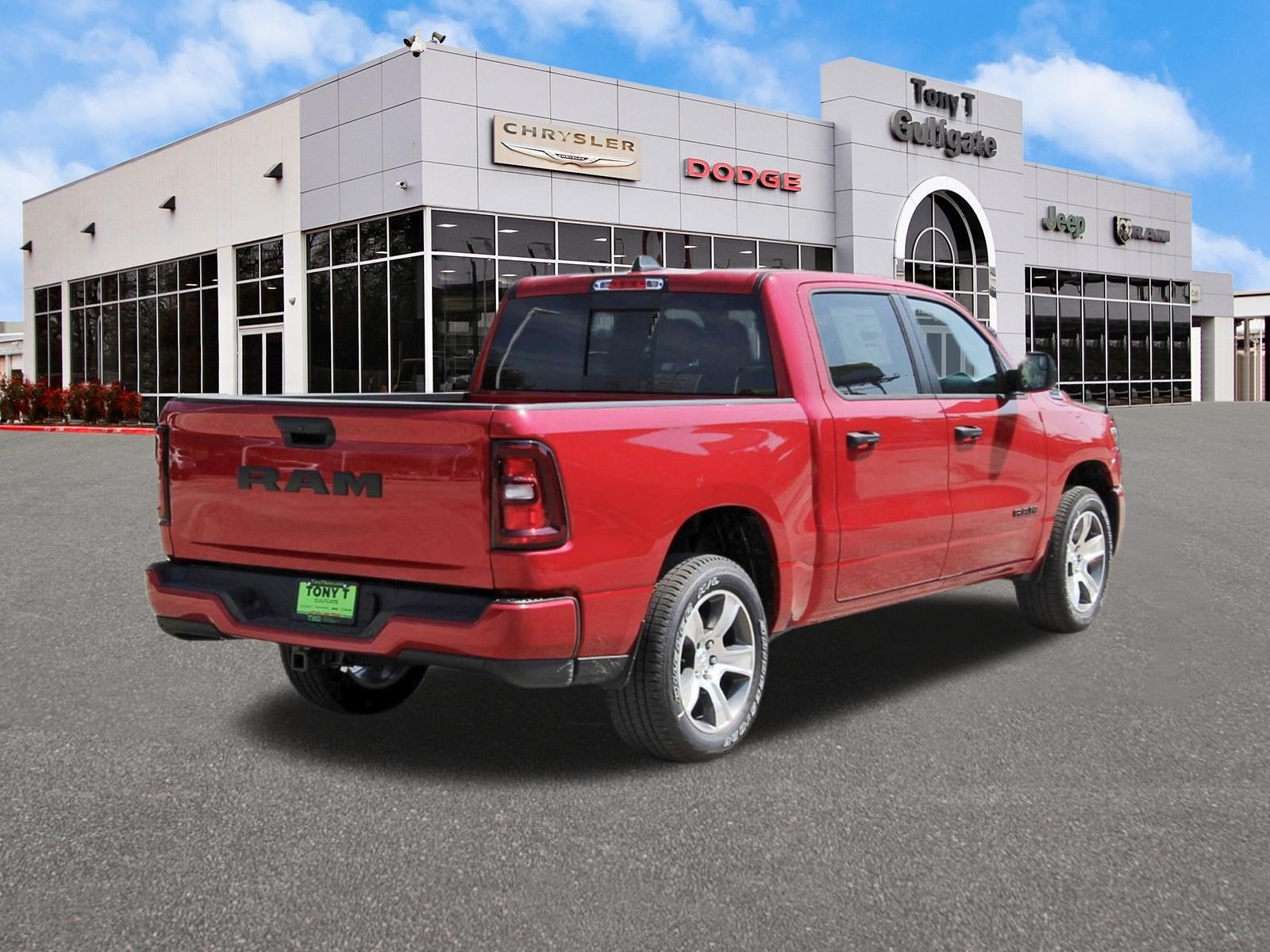 2027 RAM 1500 Express 4x2 Crew Cab 5'7" Box
