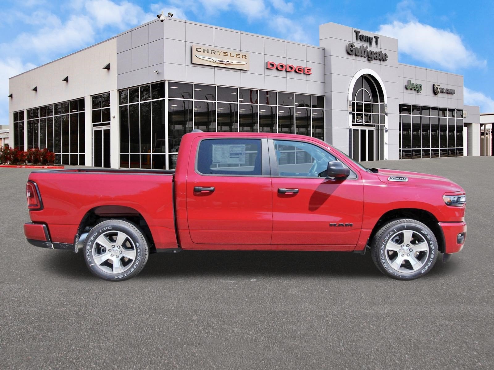 2027 RAM 1500 Express 4x2 Crew Cab 5'7" Box