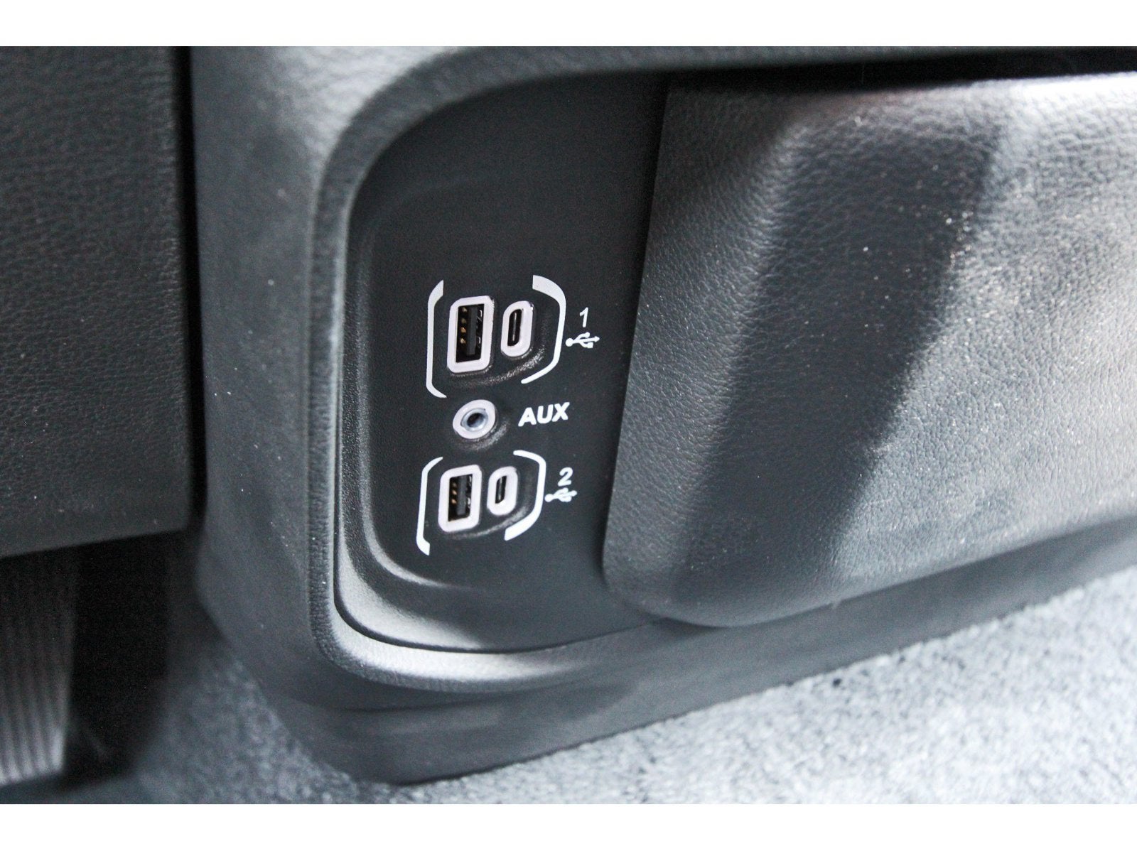 2027 RAM 1500 Express 4x2 Crew Cab 5'7" Box
